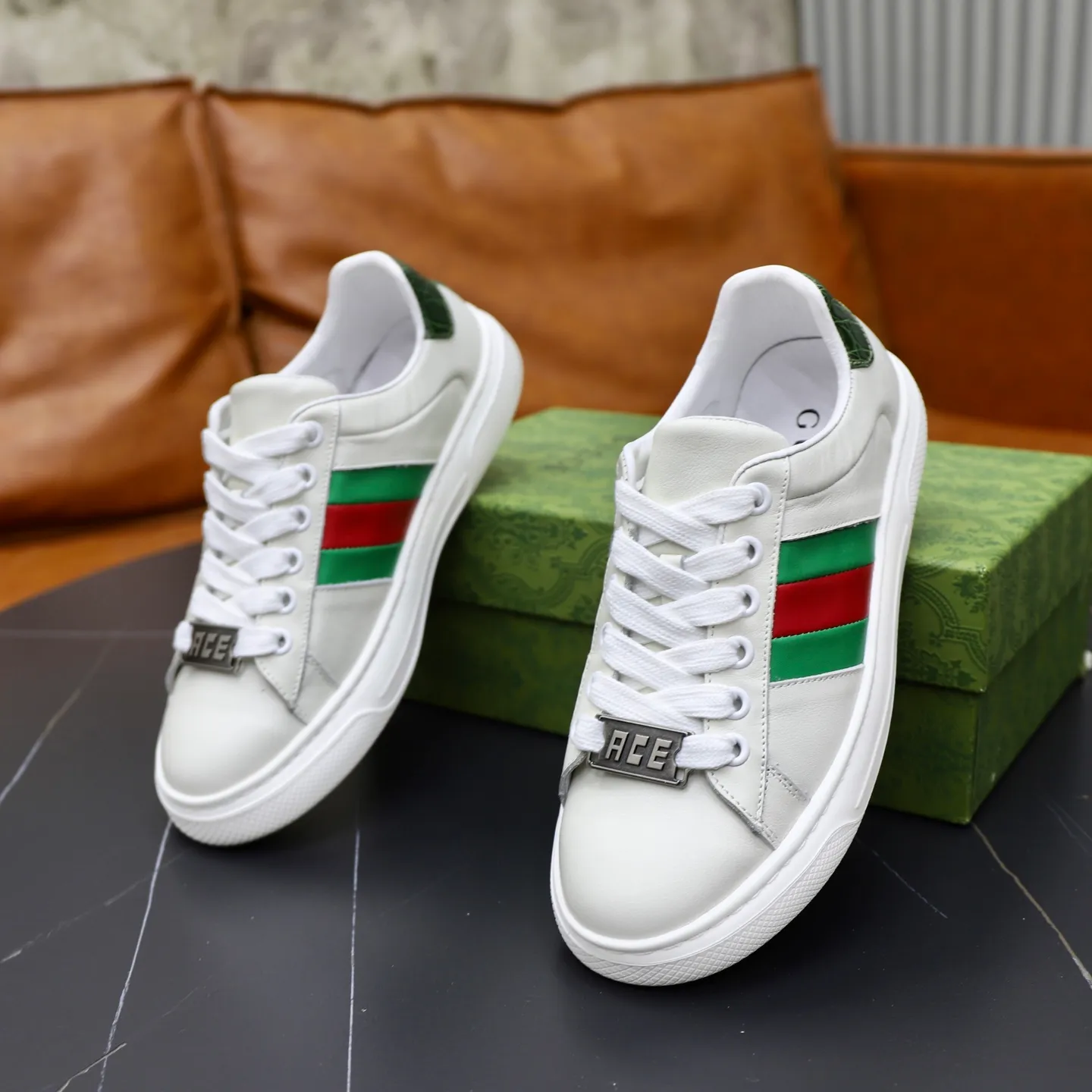 Ex-factory price: 500💰🙅‍♂️🙅‍♂️🙅‍♂️ Brand: Gucci GuCCI Standard code: 38-44 (45 customized) Grade: Same as the official website Material: Original leather splicing Comfortable and breathable pigskin lining Lightweight and wear-resistant sports outsole Style category: Men's fashionable casual shoes Running sneakers Distinguished luxury brand elements Top luxury Color: actual picture color